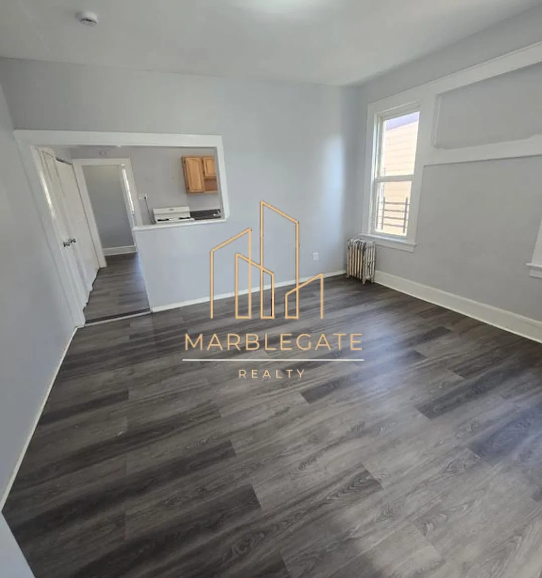 3 bed, 1050 sqft, $1,800 — Photo 3