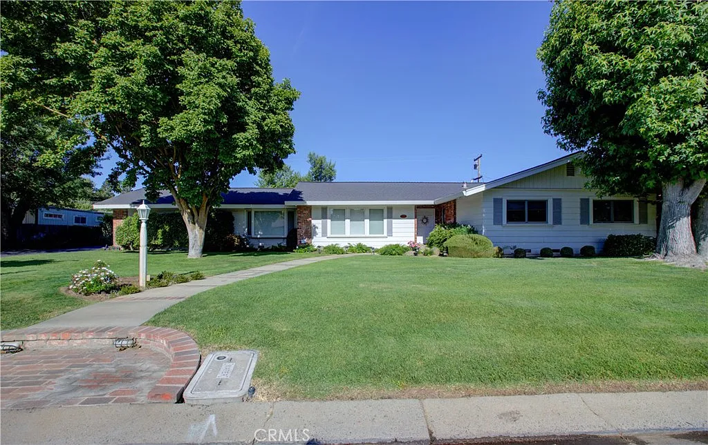 2829 Bedford Dr photo 1