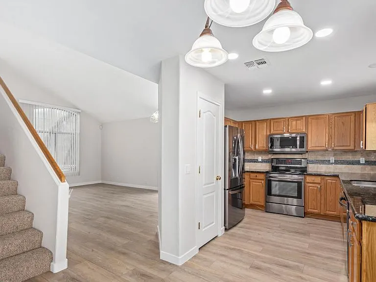 1338 E Grovers Ave — Photo 6