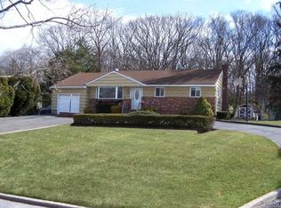 9 Lower Rd, Smithtown, NY 11787