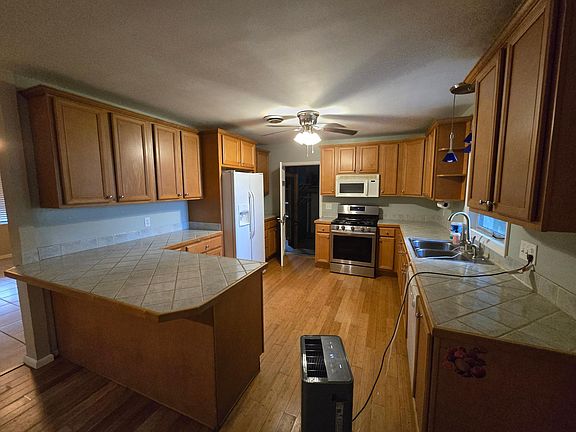 3rd image of 1458 27th Ave