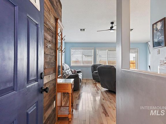 4th image of 3819 Topeka Ave