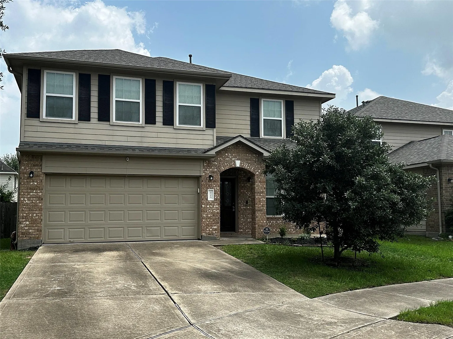 4 bed, 2.5 bath, 2202 sqft, $2,200 — Photo 1