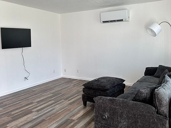 4th image of 909 Delta Dr NE