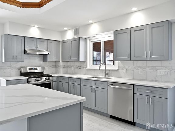 3rd image of 21 Sherwood Ave