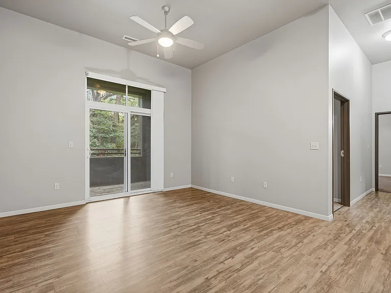 Riverview West — Photo 21