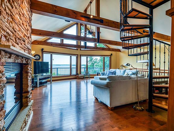 4th image of 7002 Maple Beach Ct NE