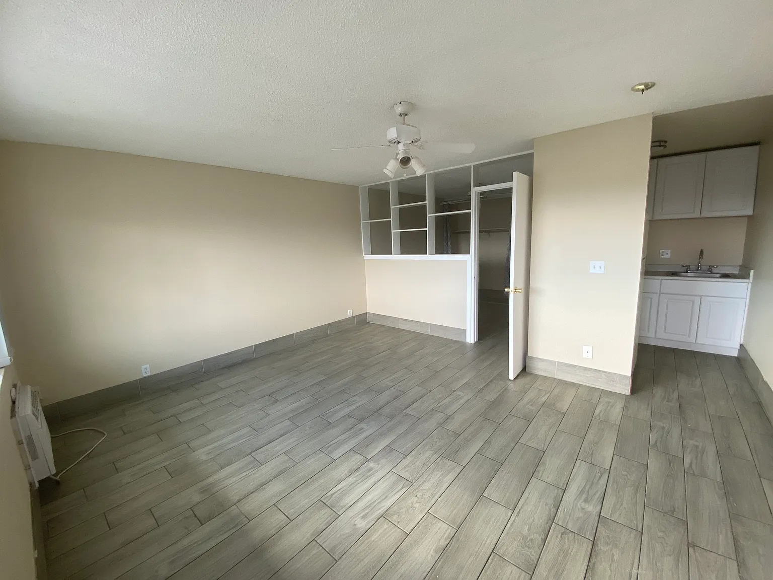 4600 Swenson St — Photo 2