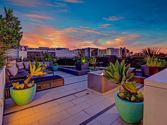3rd image of 375 N La Cienega Blvd Unit 317