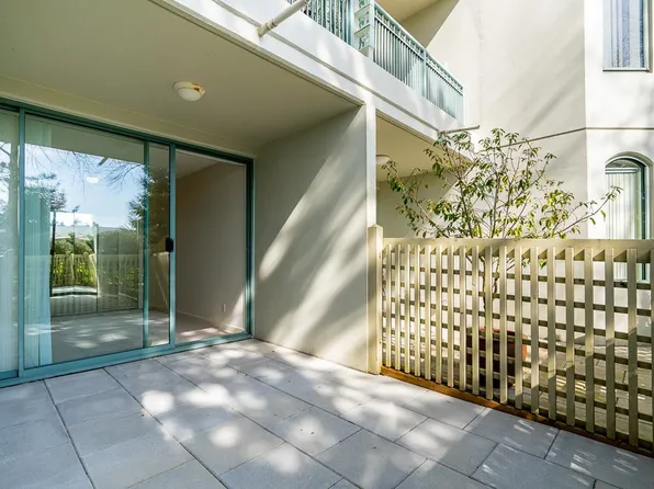 1785 Martin Dr #112, Surrey, BC V4A 9T5