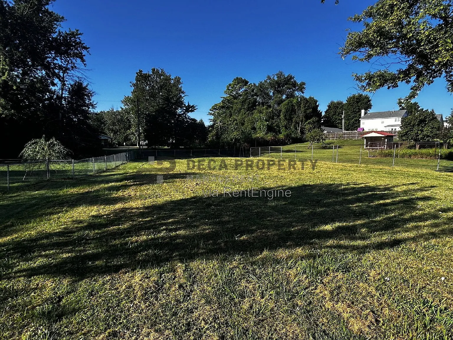3 bed, 1.5 bath, 936 sqft, $2,300 — Photo 4