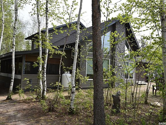 3rd image of 213 Birch AVENUE