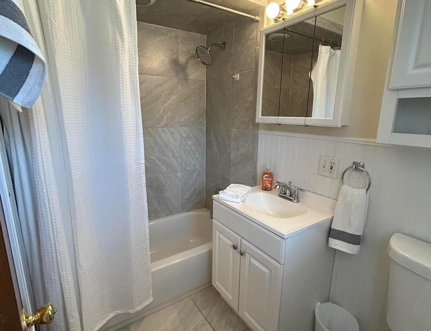 1 bed, 2712 sqft, $1,995 — Photo 4