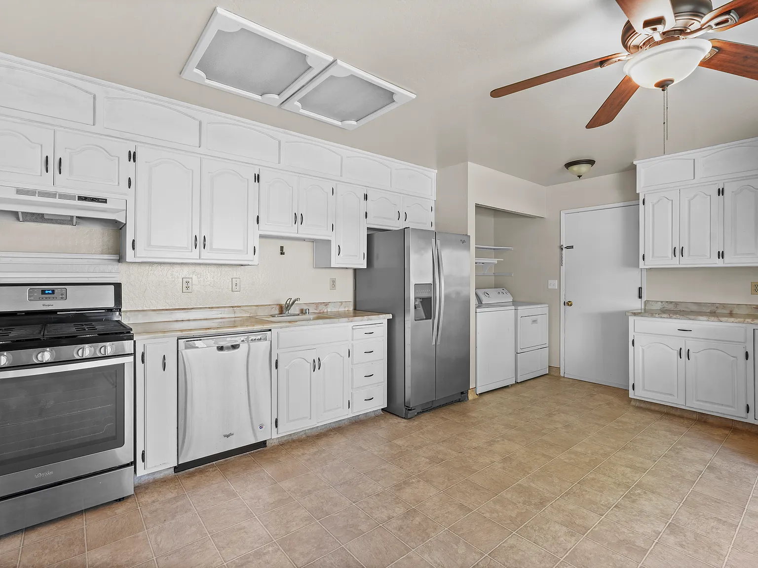 3 bed, 2.0 bath, 1252 sqft, $4,500 — Photo 4