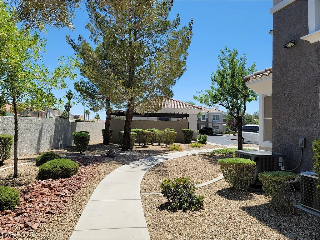2 bed, 2.0 bath, 1291 sqft, $1,499 — Photo 2