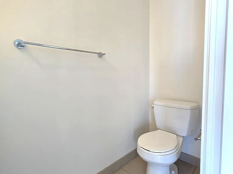 105 The Queensway #2205 — Photo 10