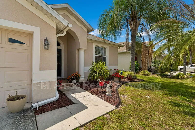 3 bed, 2.0 bath, 1622 sqft, $2,100 — Photo 3