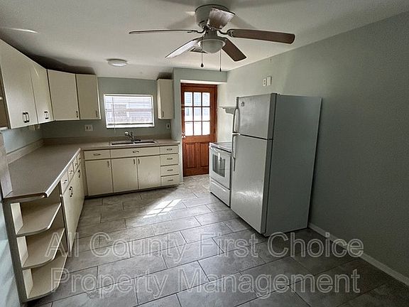3rd image of 705 6th Ave NE APT A