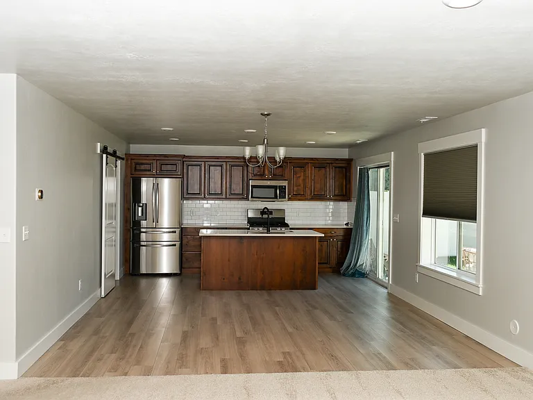 1254 W 290 South Amber Flds — Photo 7