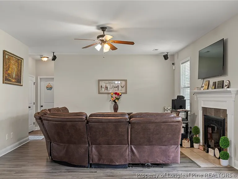 221 Fountain Grove Dr — Photo 8