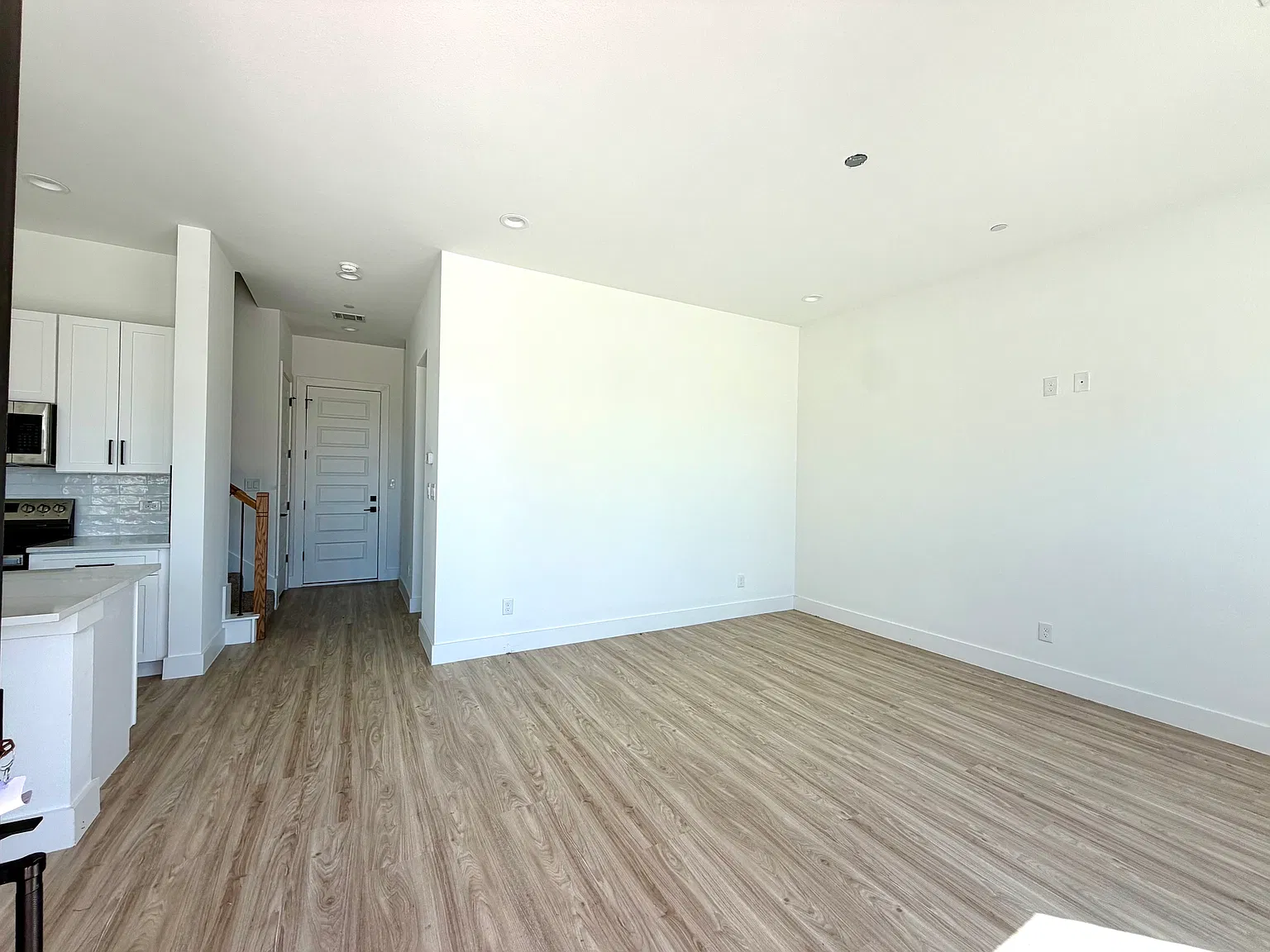 4 bed, 2177 sqft, $2,700 — Photo 2