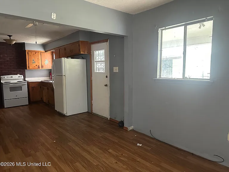 3655 Horton St — Photo 13