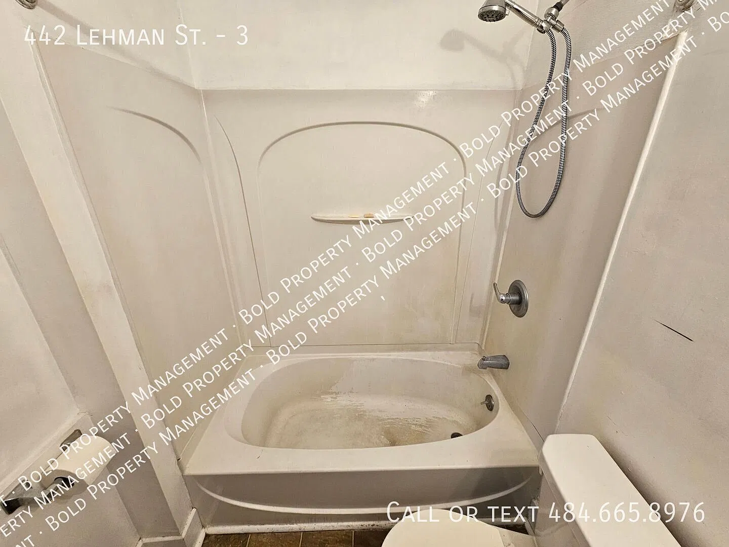 2 Bedroom 1 Bath Apartment — Photo 3