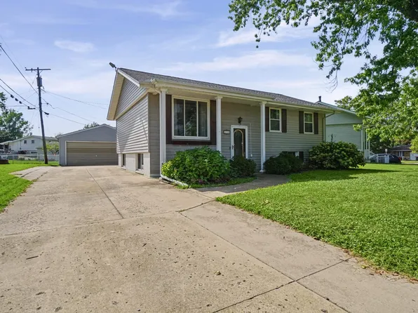 110 S Meadowview Ln, Washington, IL 61571
