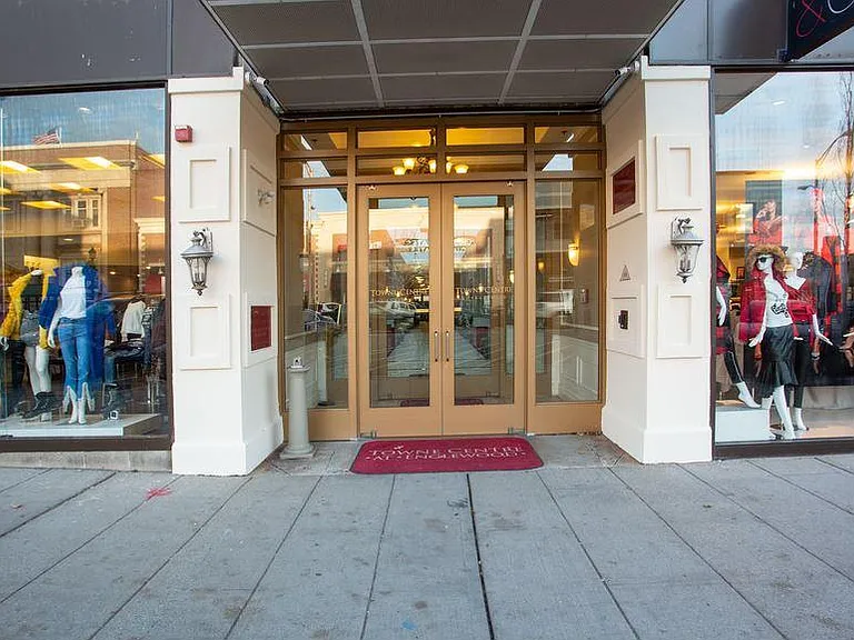Retail Entrance Photo