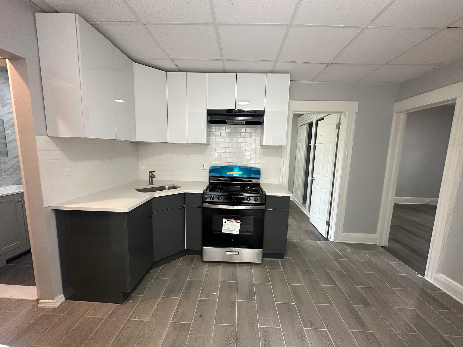 2 bed, 700 sqft, $2,000 — Photo 2
