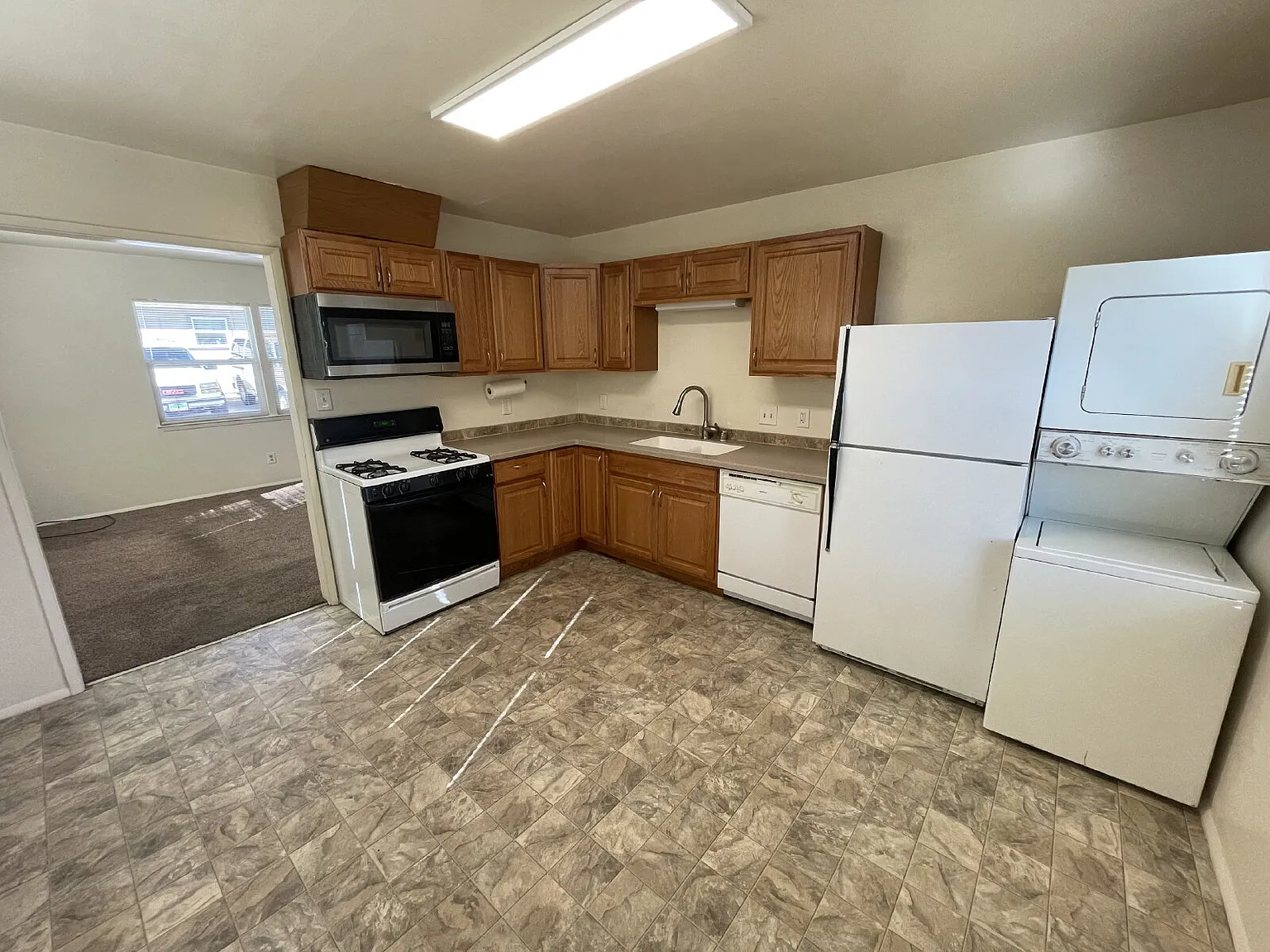 2 bed, 1.0 bath, 745 sqft, $1,950 — Photo 2