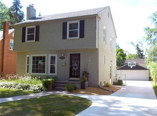 10125 Vernon Ave, Huntington Woods, MI 48070