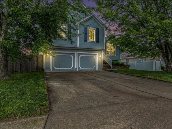 1016 SE Claremont St, Lees Summit, MO 64081