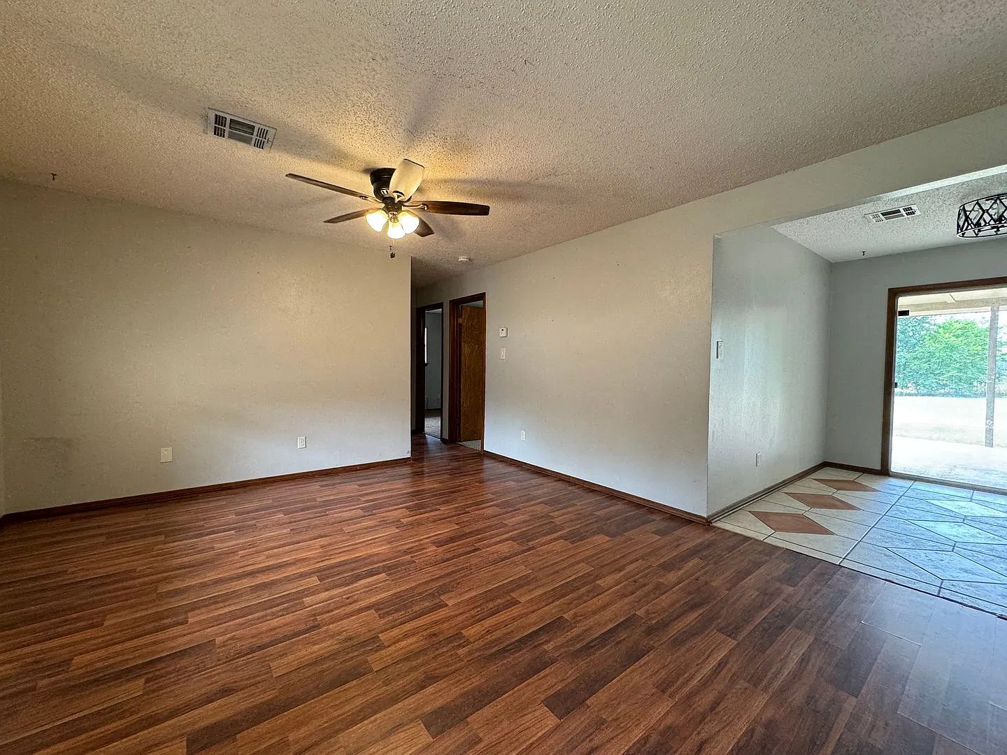 5706 NW Chestnut- coming soon! — Photo 2