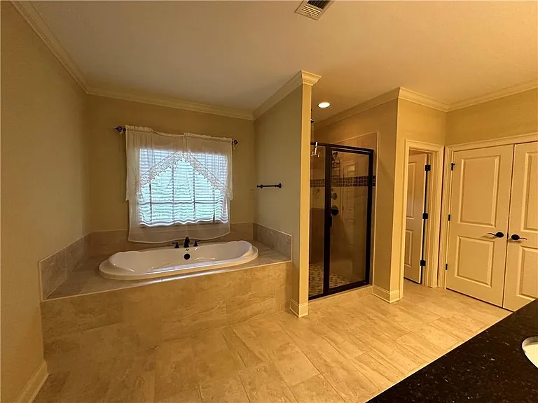 510 Lake Medlock Dr — Photo 36