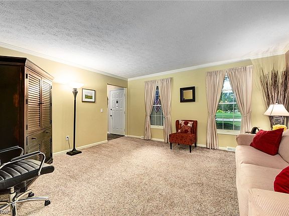 5th image of 373 Seneca Ct