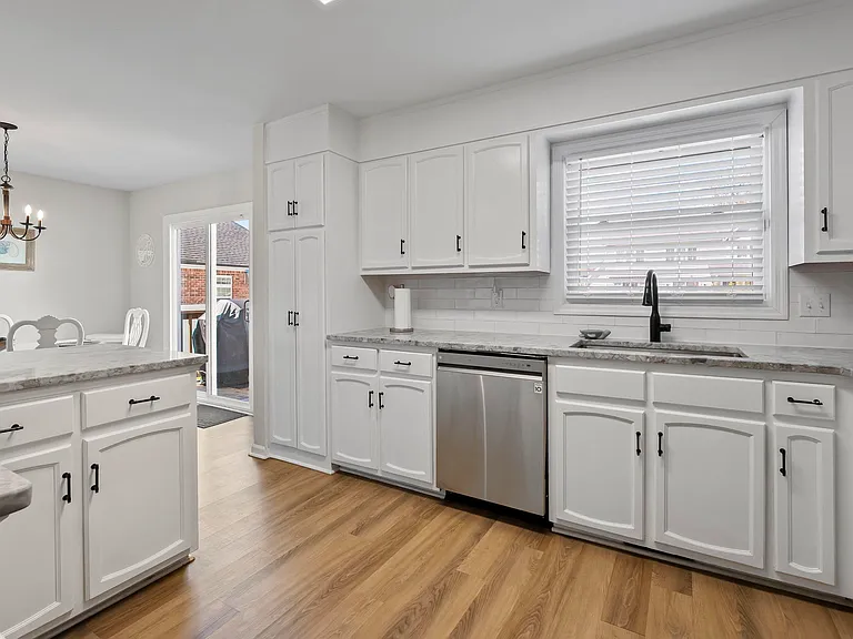 1008 Anne St — Photo 10