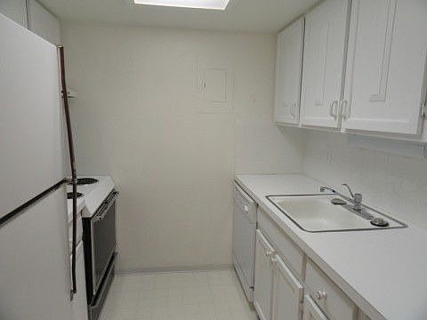 Nice, bright galley kitchen!