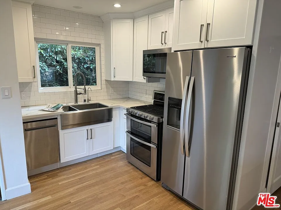3 bed, 1.0 bath, 1125 sqft, $5,800 — Photo 3