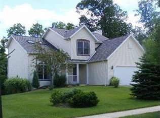 7480 Ludwin Dr #37, Seven Hills, OH 44131