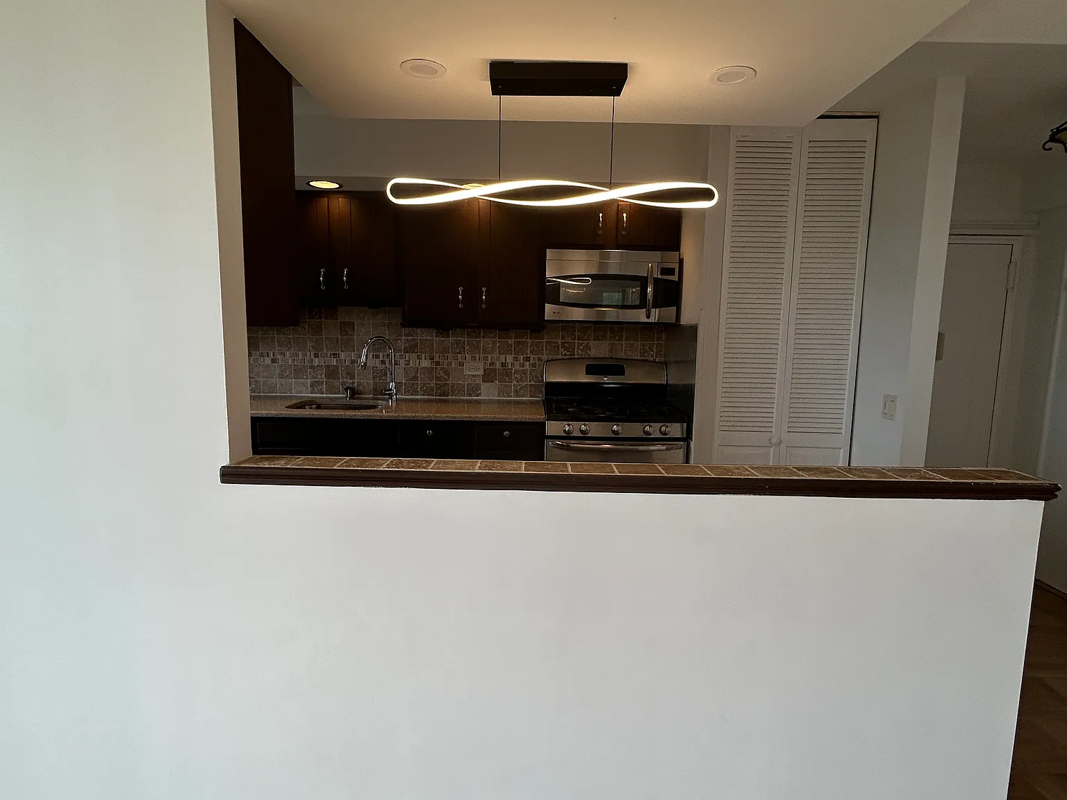 2 bed, 1000 sqft, $2,595 — Photo 3