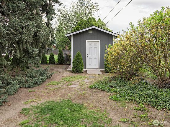 3rd image of 1965 Hillbrooke Drive