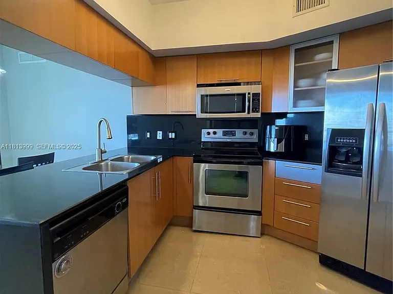 1750 N Bayshore Dr #15F — Photo 4