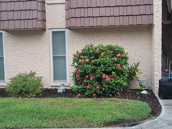 2nd image of 107 Aspen Cir