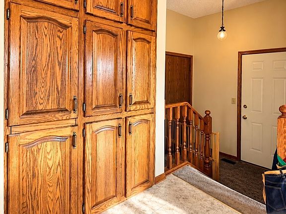 3rd image of 302 Cowie Crescent