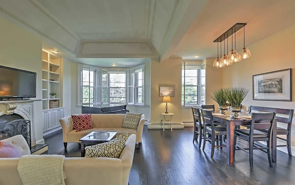 2 bed, 2.0 bath, 1305 sqft, $7,750 — Photo 3