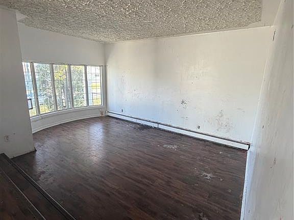 5th image of 318 25th STREET E