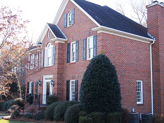 Exteriior Front/Right Side