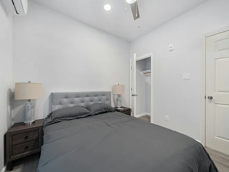 920 Avenue L #F — Photo 2