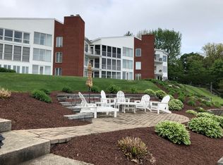 10660 N Southshore Dr, Syracuse, IN